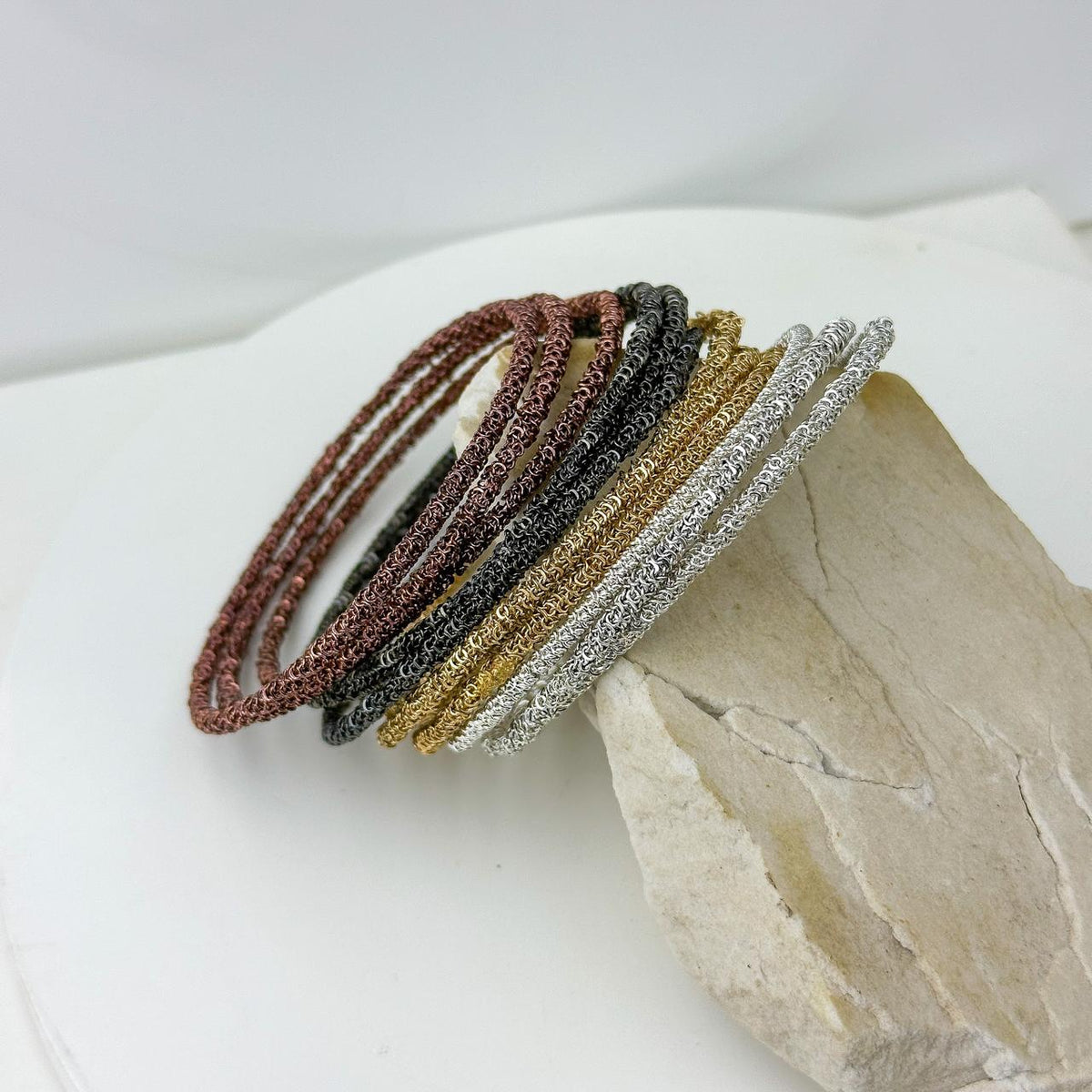 Conjunto Pulseiras Finas Trançadas Metalizadas – Camadas