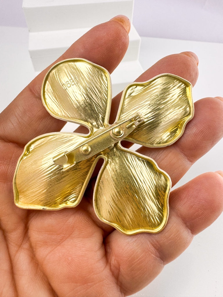 flor-branca-dourada-broche-2