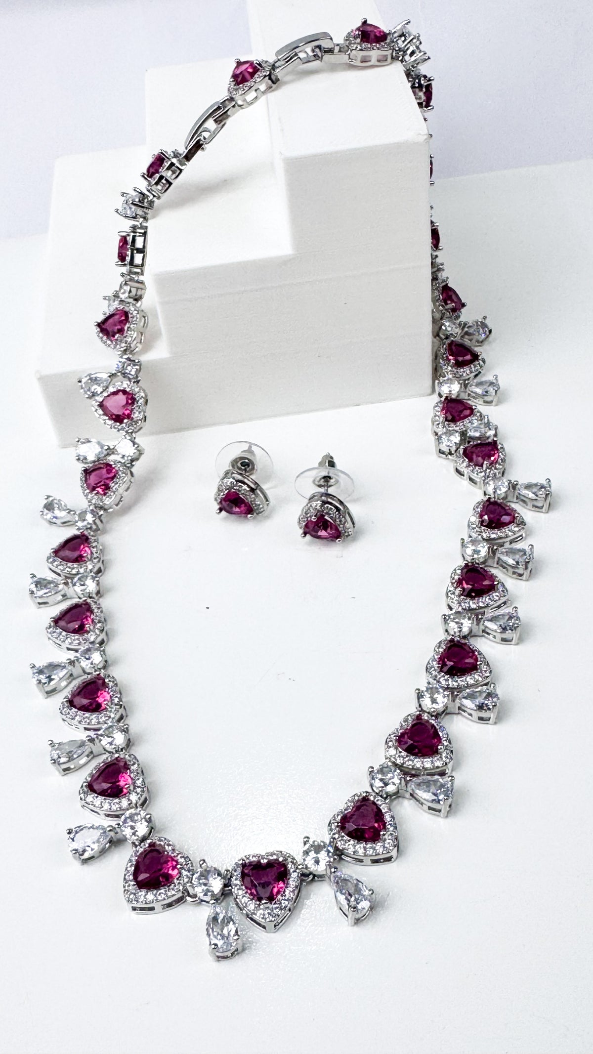 Conjunto de Colar e Brinco de Festa com Corações de Zircônia – Memórias