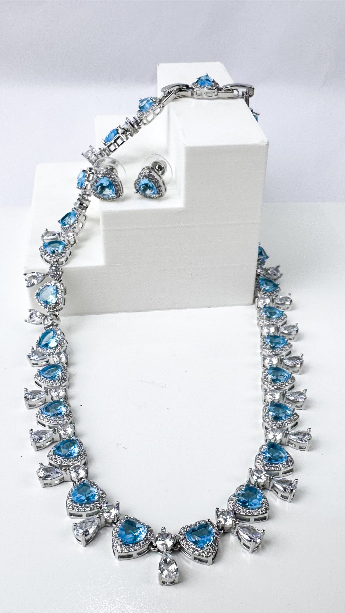 Conjunto de Colar e Brinco de Festa com Corações de Zircônia – Memórias