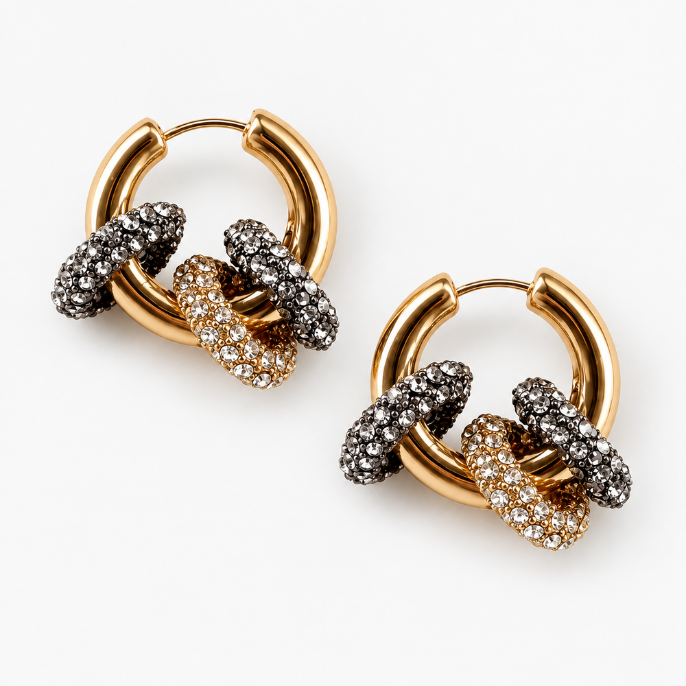 Argola dourada com strass