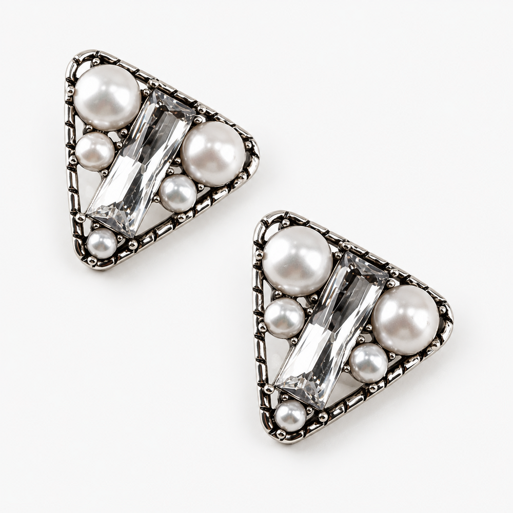 Brincos triangulares prata com pérolas