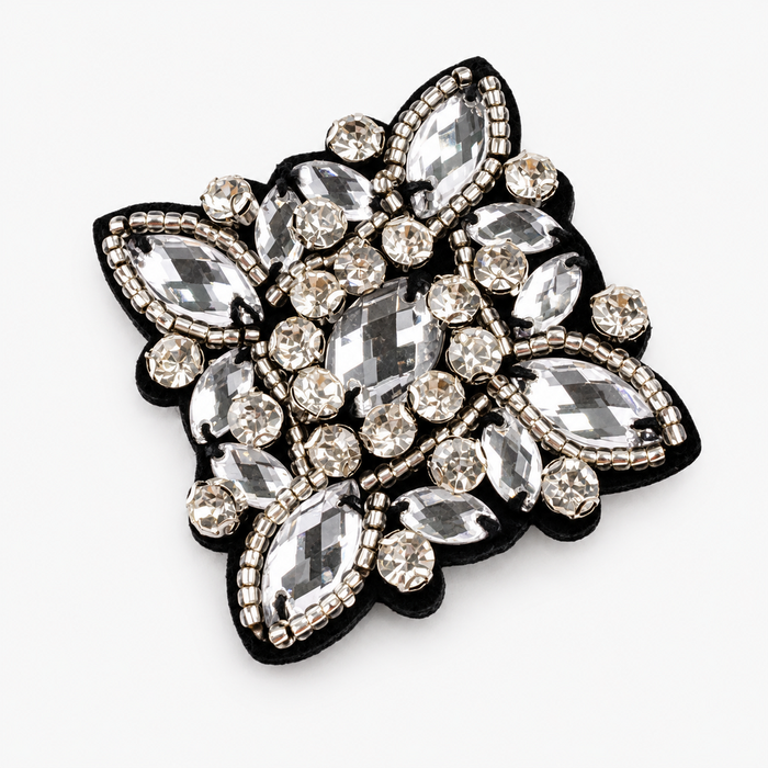 Broche Flor com Cristais – Realce