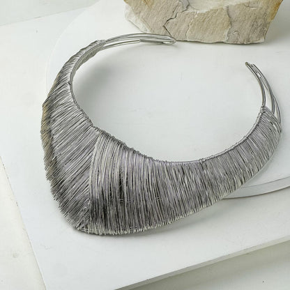 Choker Rígida de Fios Metálicos Trançados – Grega