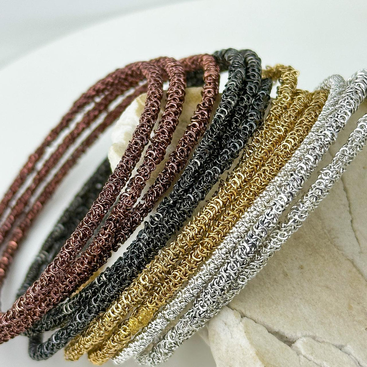 Conjunto Pulseiras Finas Trançadas Metalizadas – Camadas