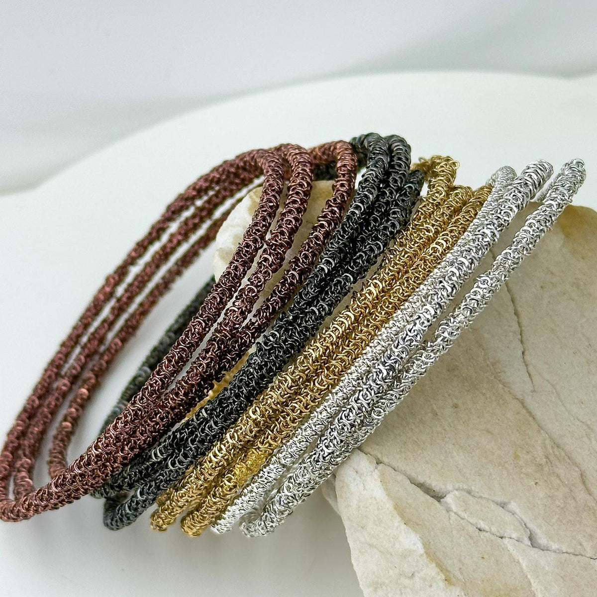 Conjunto Pulseiras Finas Trançadas Metalizadas – Camadas