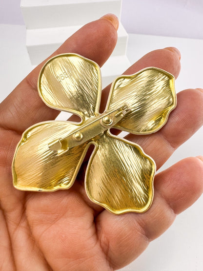 flor-branca-dourada-broche-2