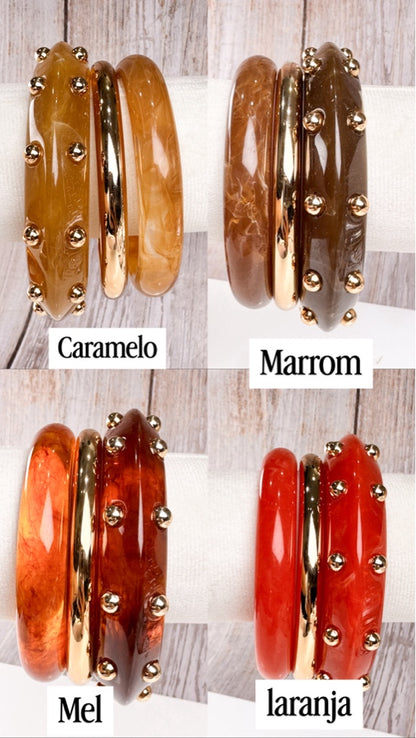 pulseira-creme-com-bolinhas-douradas-3