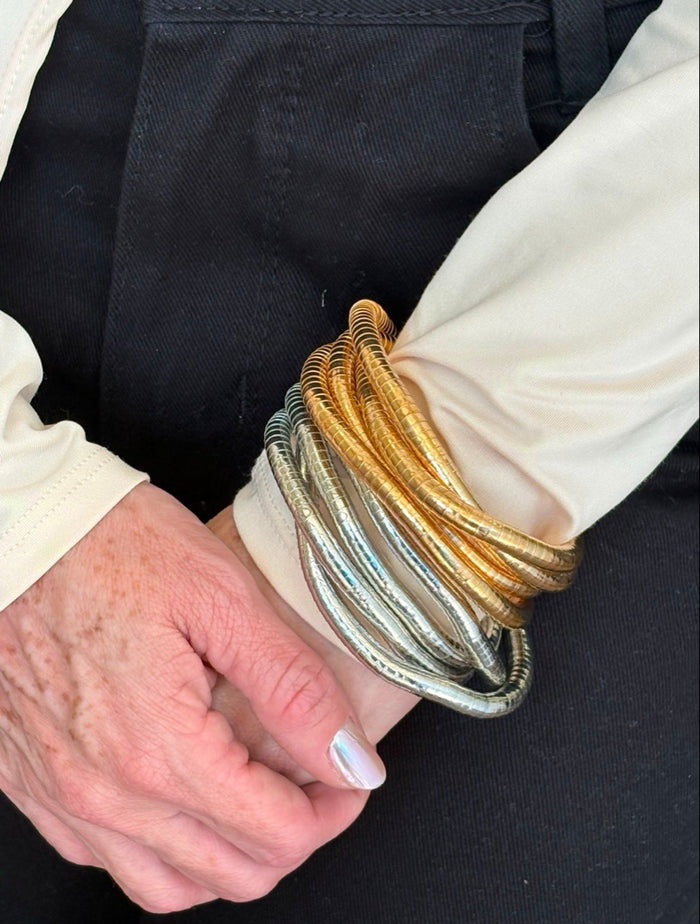 Pulseira Metálica Tubular Flexível – Harmonia