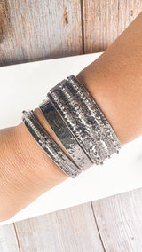 Pulseira de Metal em Banho Prata Velha Texturizada – Atitude